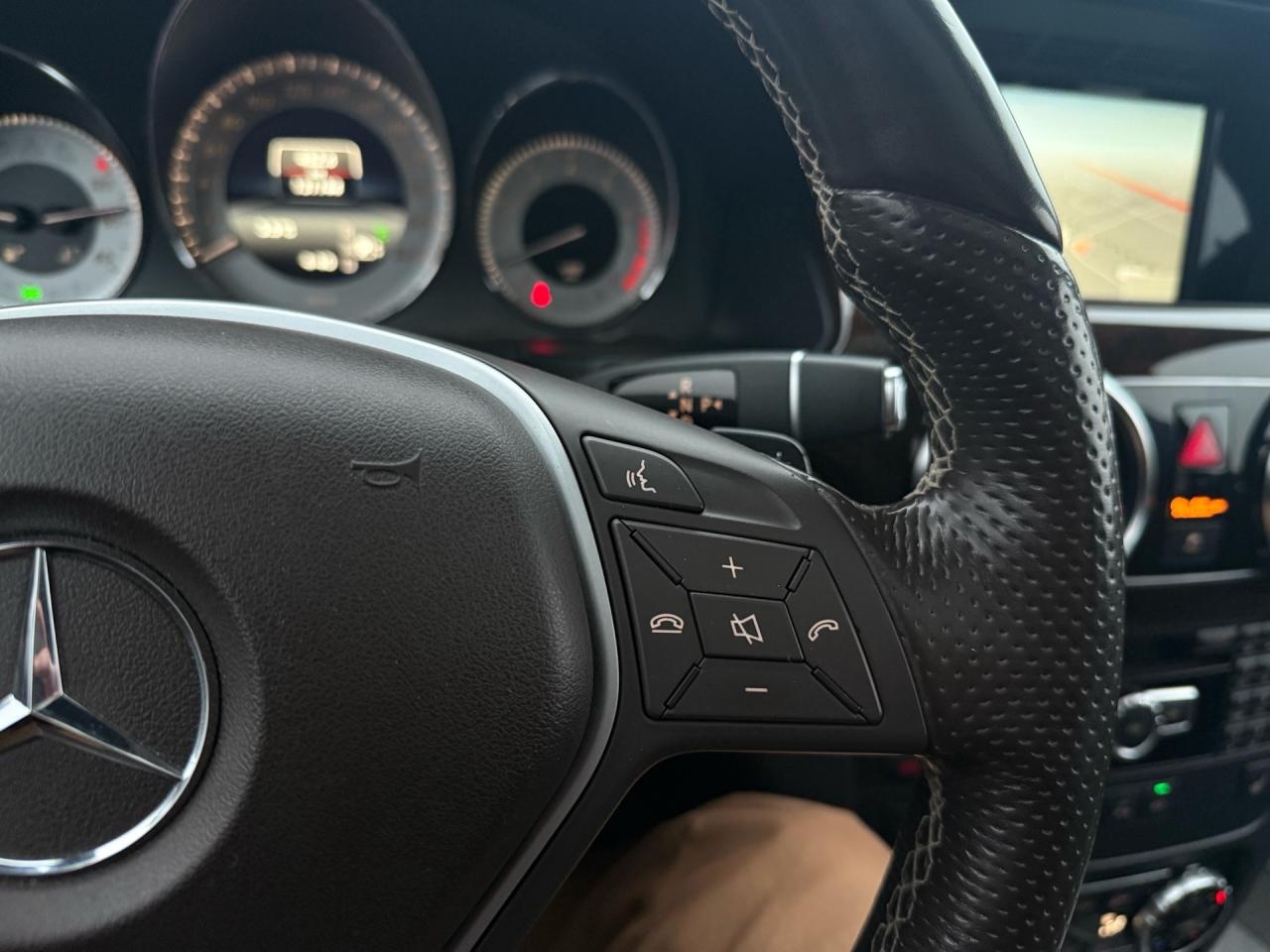 2015 Mercedes-Benz GLK-Class 4MATIC GLK 350  AMG Pkg ACCIDENT FREE 1-OWNER CERT Photo