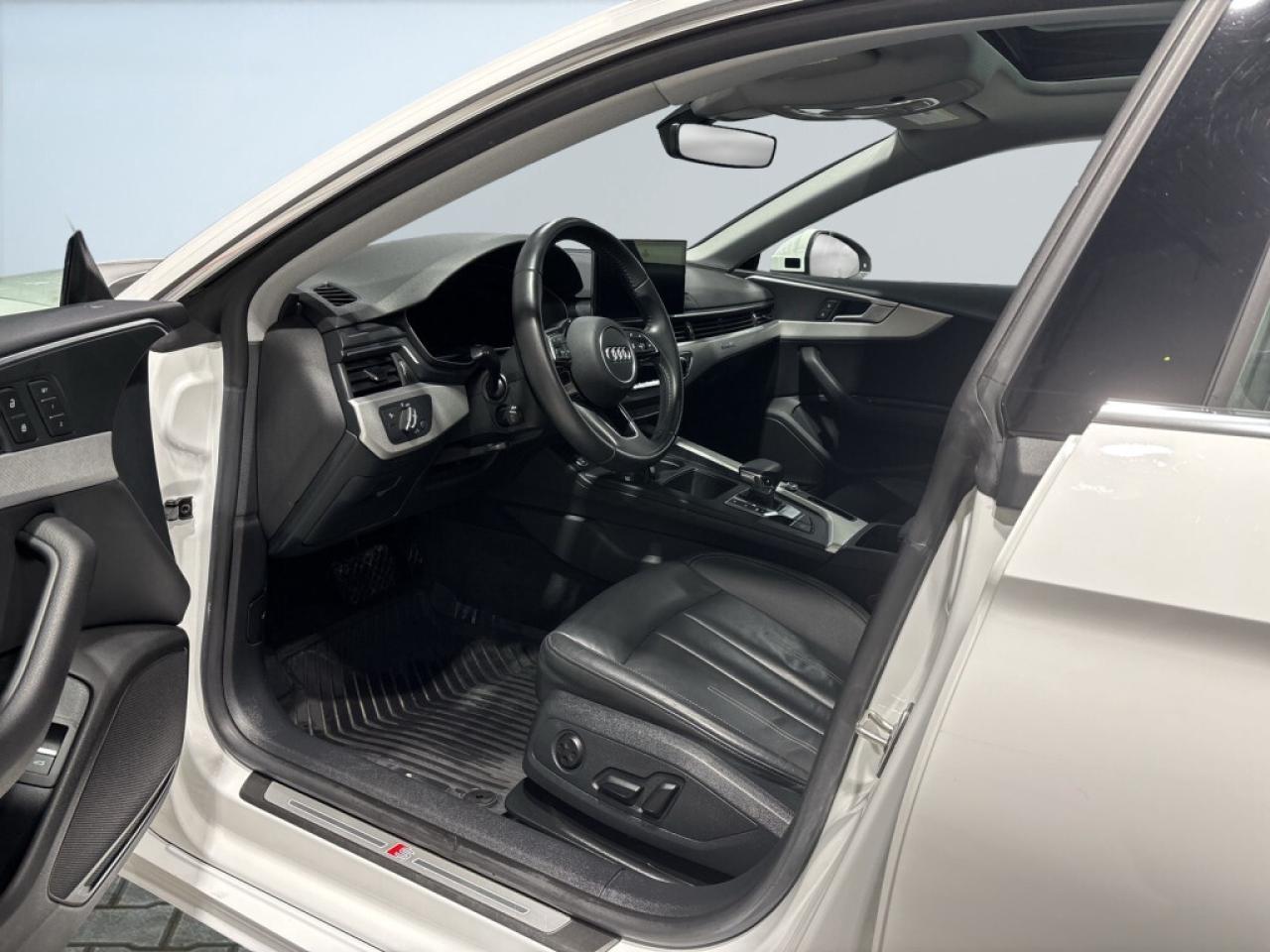 2020 Audi A5 Progressiv /S Line/Leather/NAVI/Sunroof/Clean Carf Photo