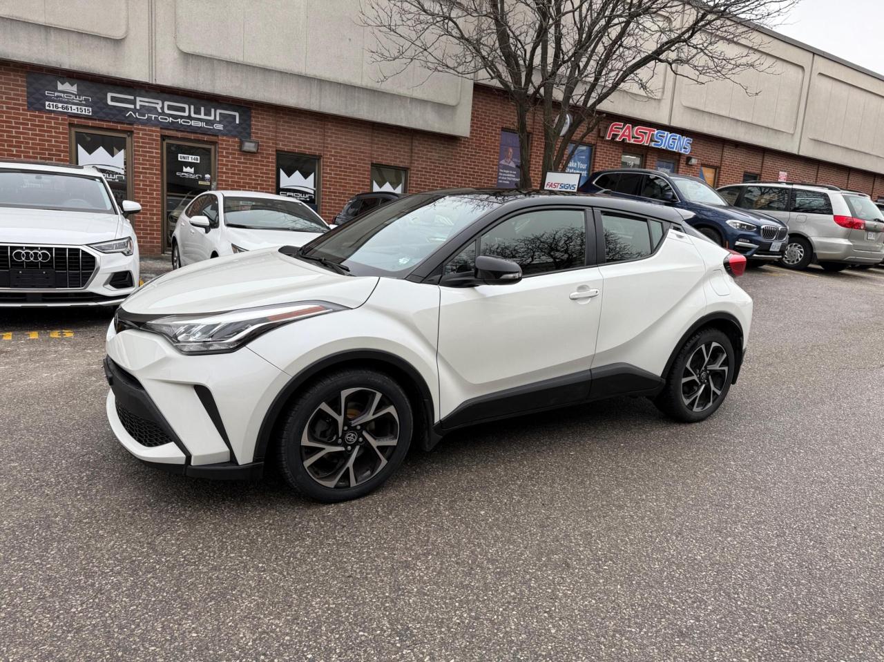 2021 Toyota C-HR XLE PREMIUM, ONE OWNER Photo3