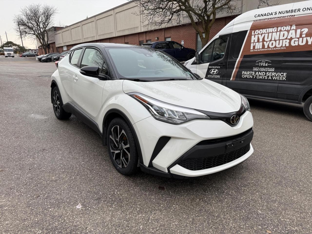 2021 Toyota C-HR XLE PREMIUM, ONE OWNER Photo2