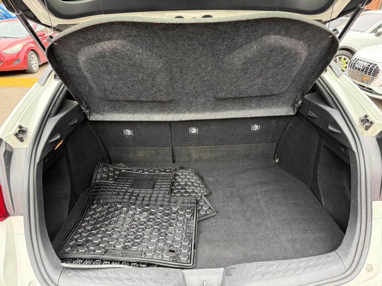 2021 Toyota C-HR XLE PREMIUM, ONE OWNER Photo