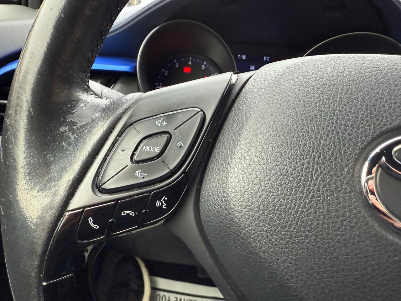 2021 Toyota C-HR XLE PREMIUM, ONE OWNER Photo