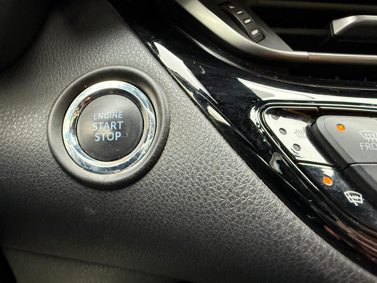 2021 Toyota C-HR XLE PREMIUM, ONE OWNER Photo