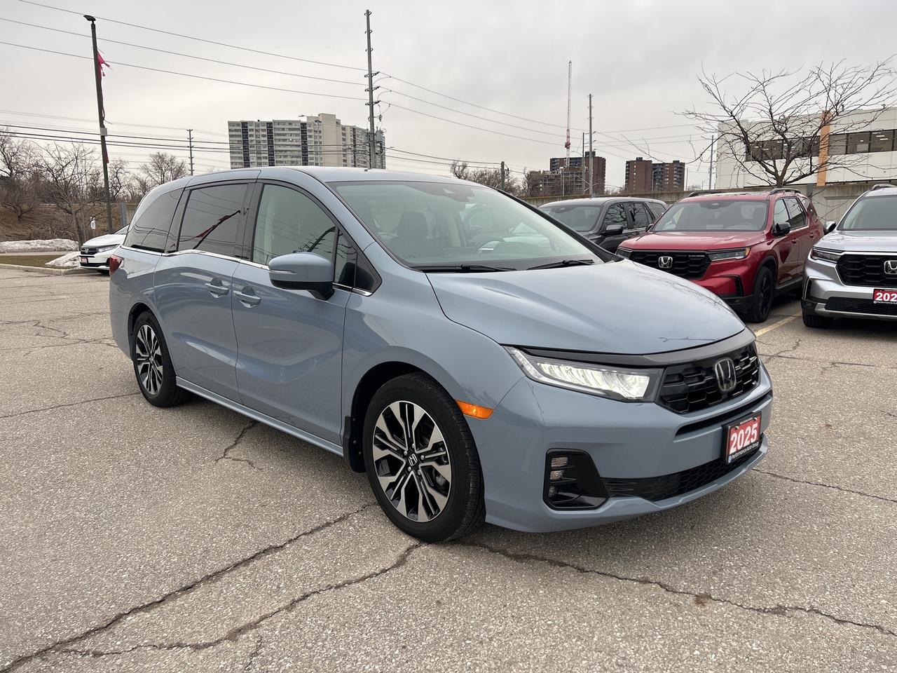 2025 Honda Odyssey Touring Leather  Navigation  Sunroof  CarPlay Photo