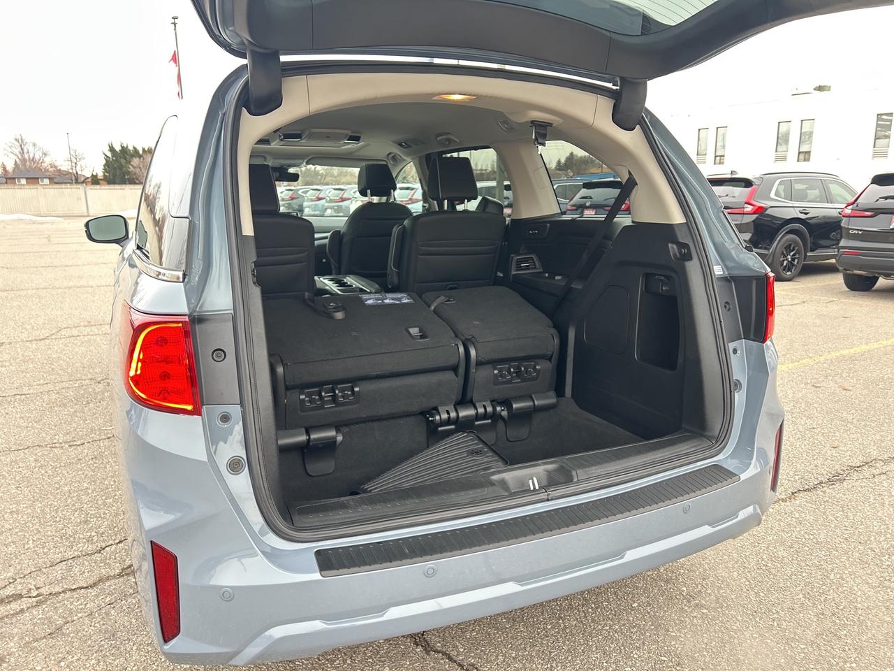 2025 Honda Odyssey Touring Leather  Navigation  Sunroof  CarPlay Photo