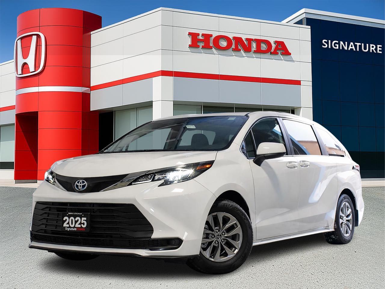 2025 Toyota Sienna LE Photo