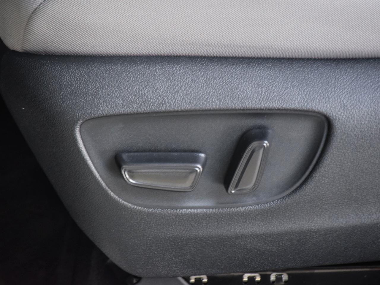 2025 Toyota Sienna LE Photo