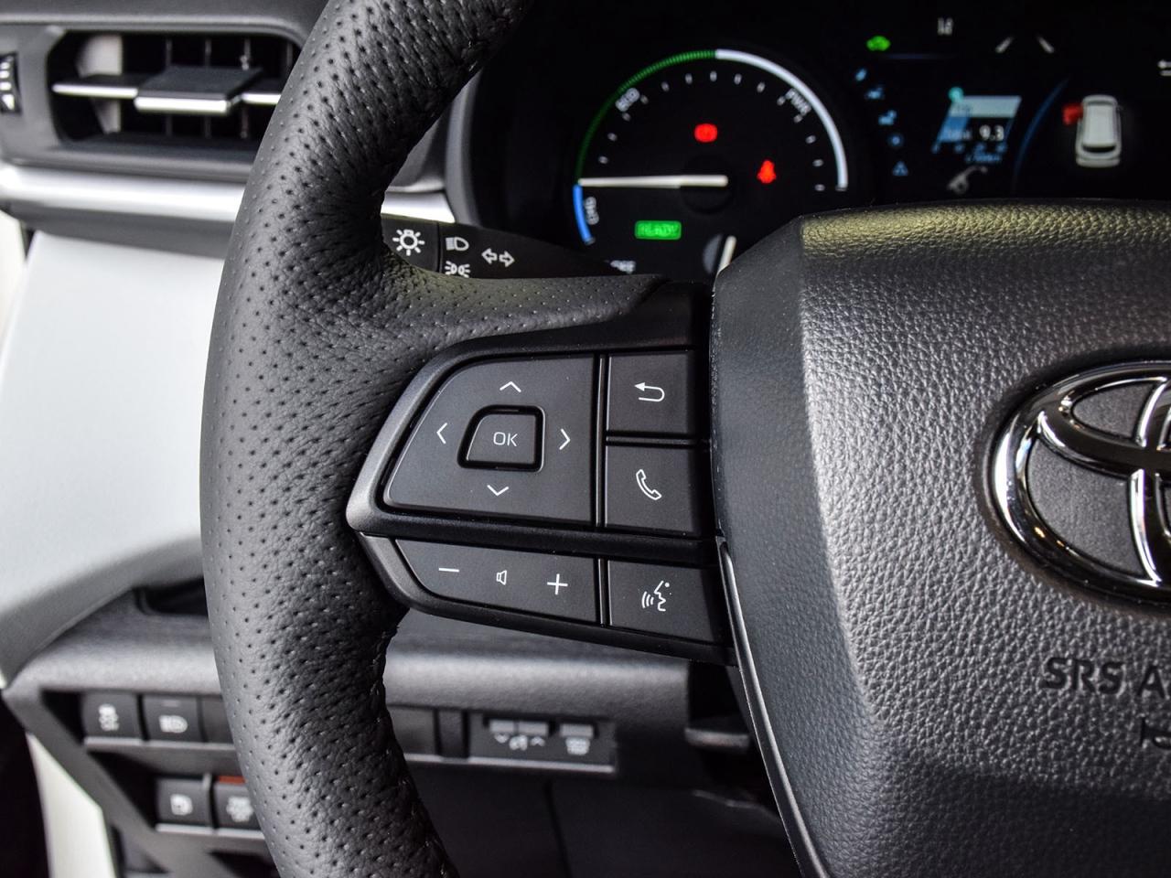 2025 Toyota Sienna LE Photo