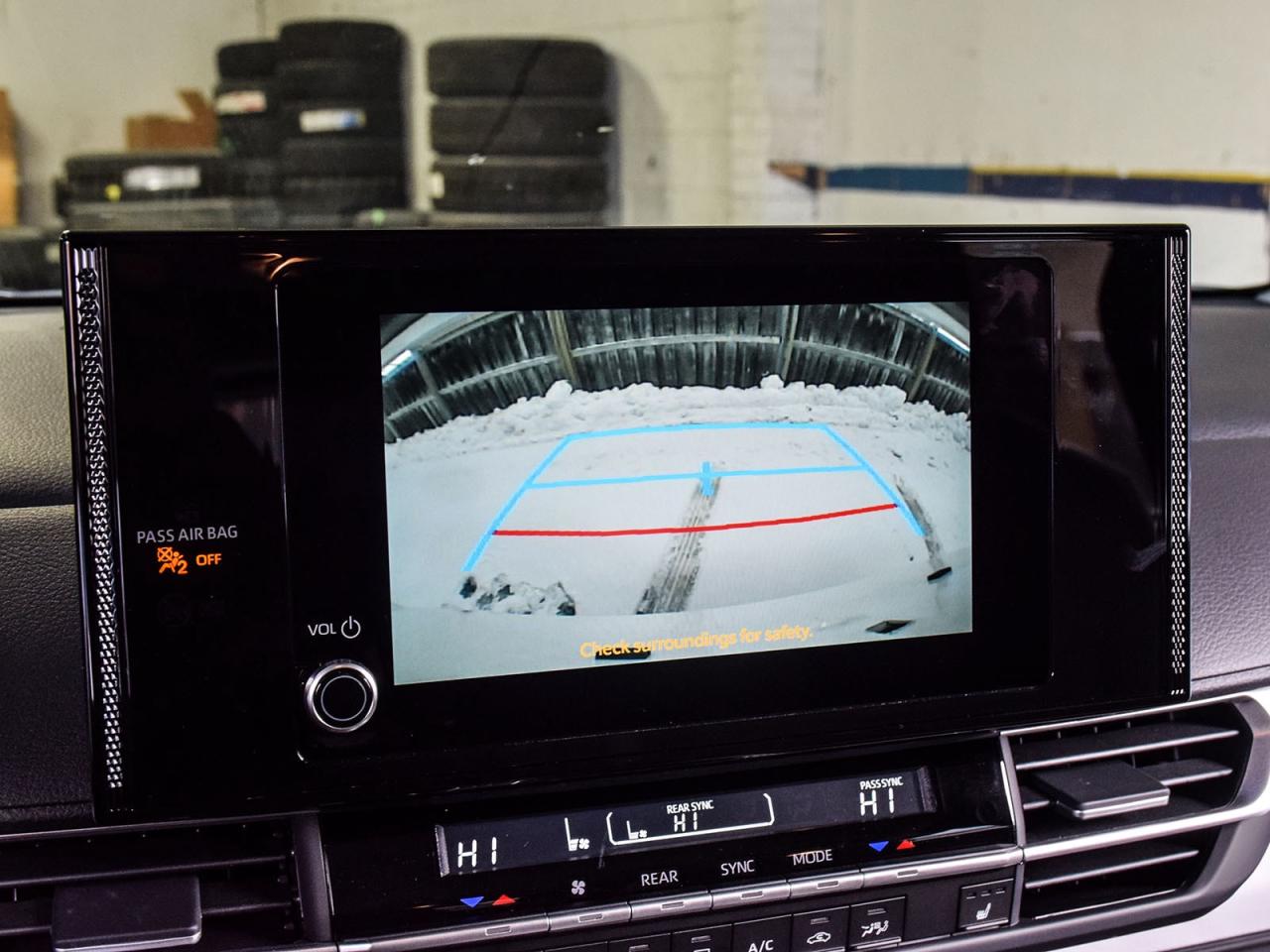 2025 Toyota Sienna LE Photo