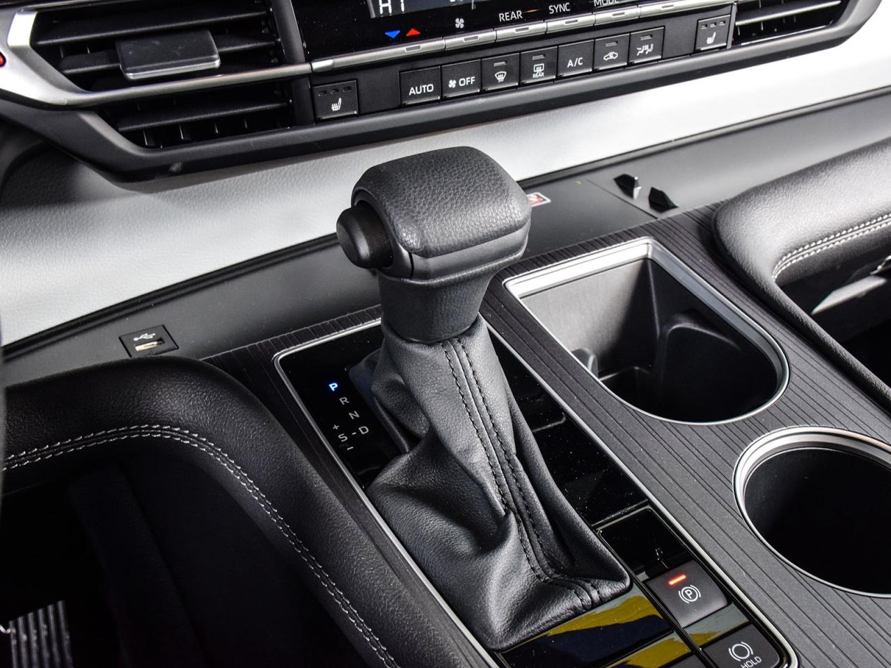 2025 Toyota Sienna LE Photo