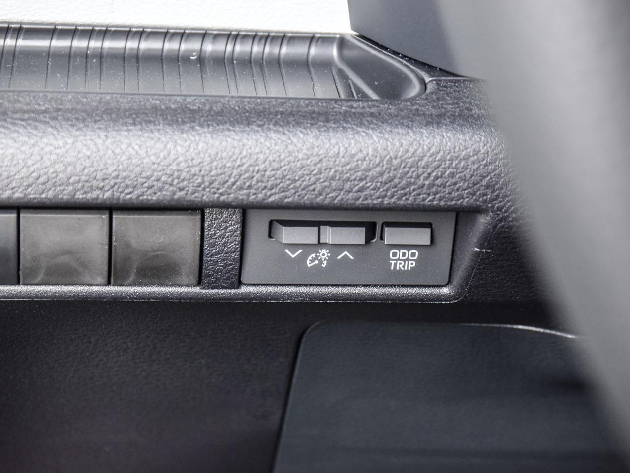 2025 Toyota Sienna LE Photo