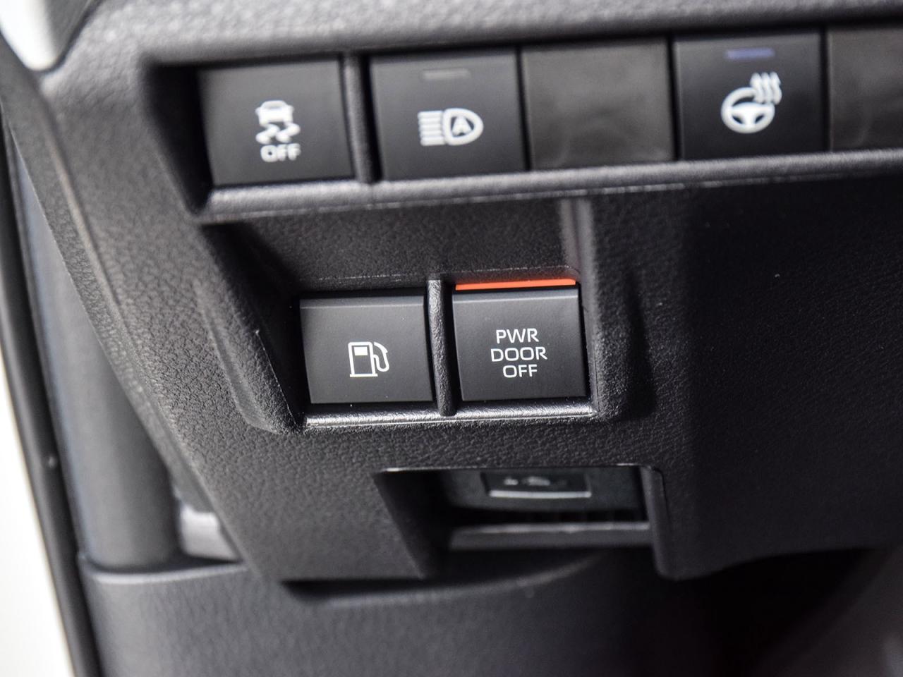 2025 Toyota Sienna LE Photo