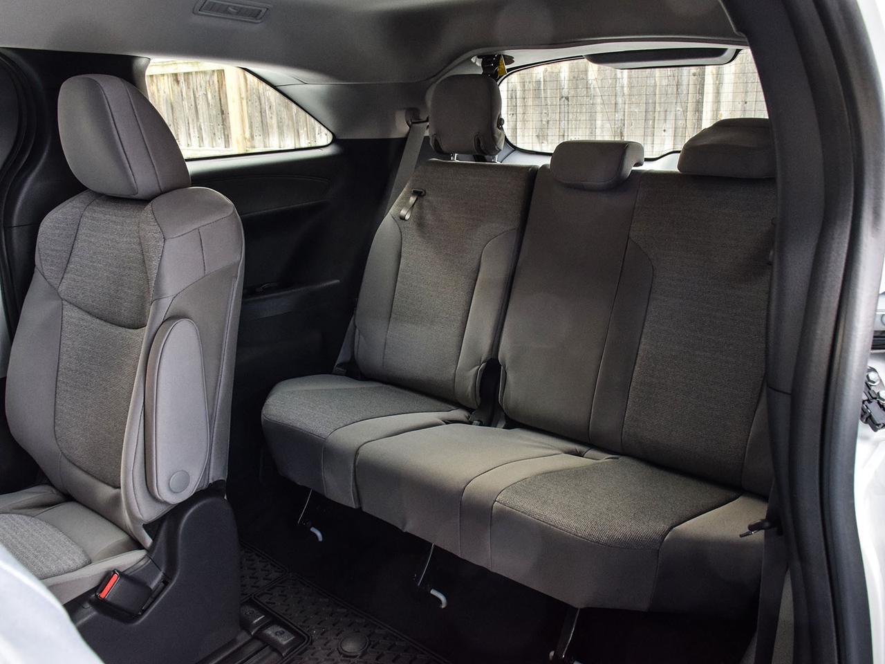 2025 Toyota Sienna LE Photo