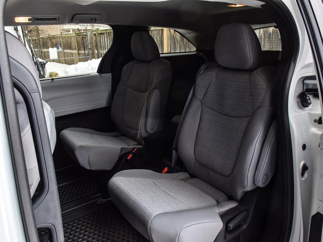 2025 Toyota Sienna LE Photo