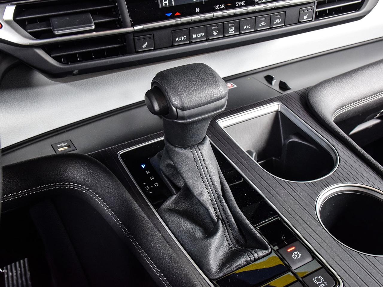 2025 Toyota Sienna LE Photo