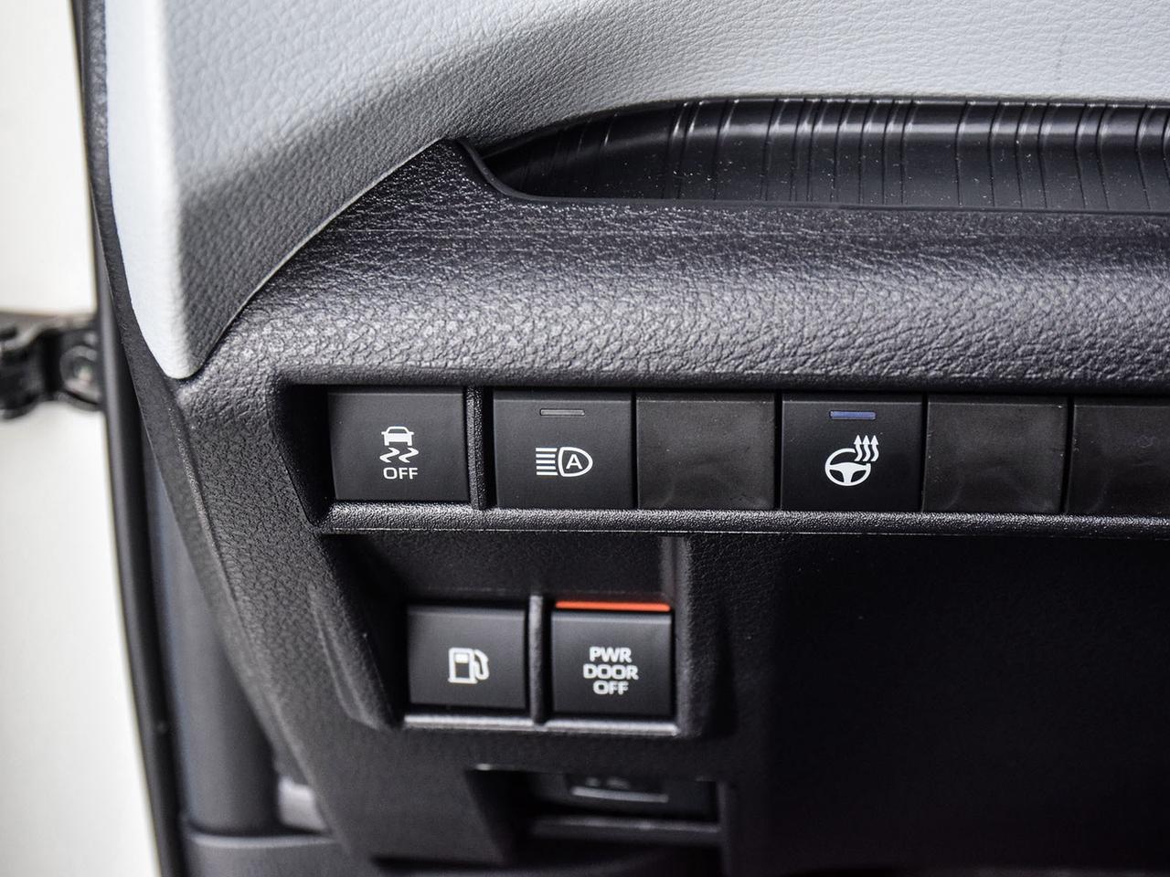 2025 Toyota Sienna LE Photo