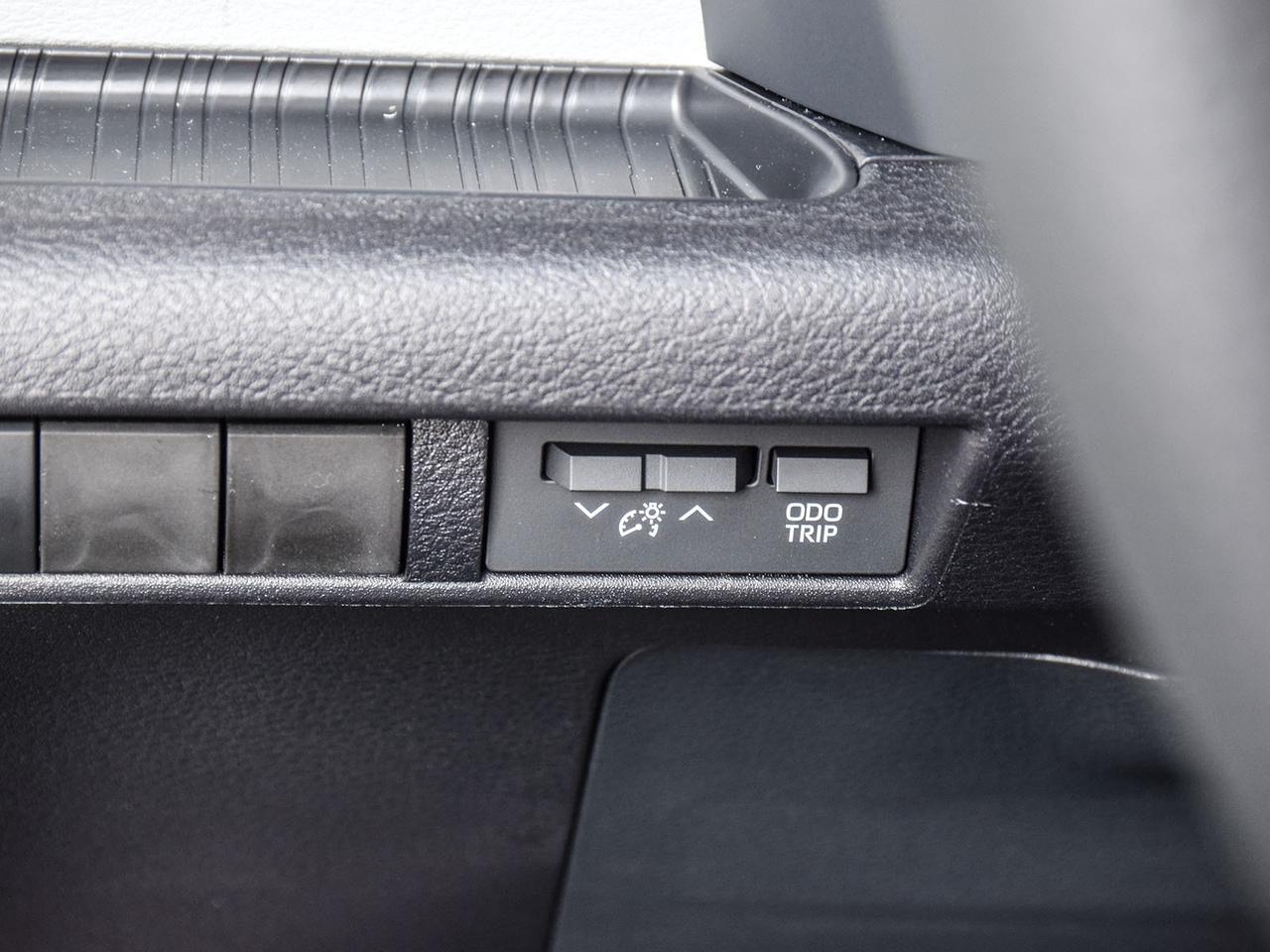 2025 Toyota Sienna LE Photo