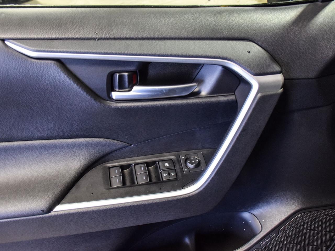 2025 Toyota RAV4 Hybrid XLE Photo