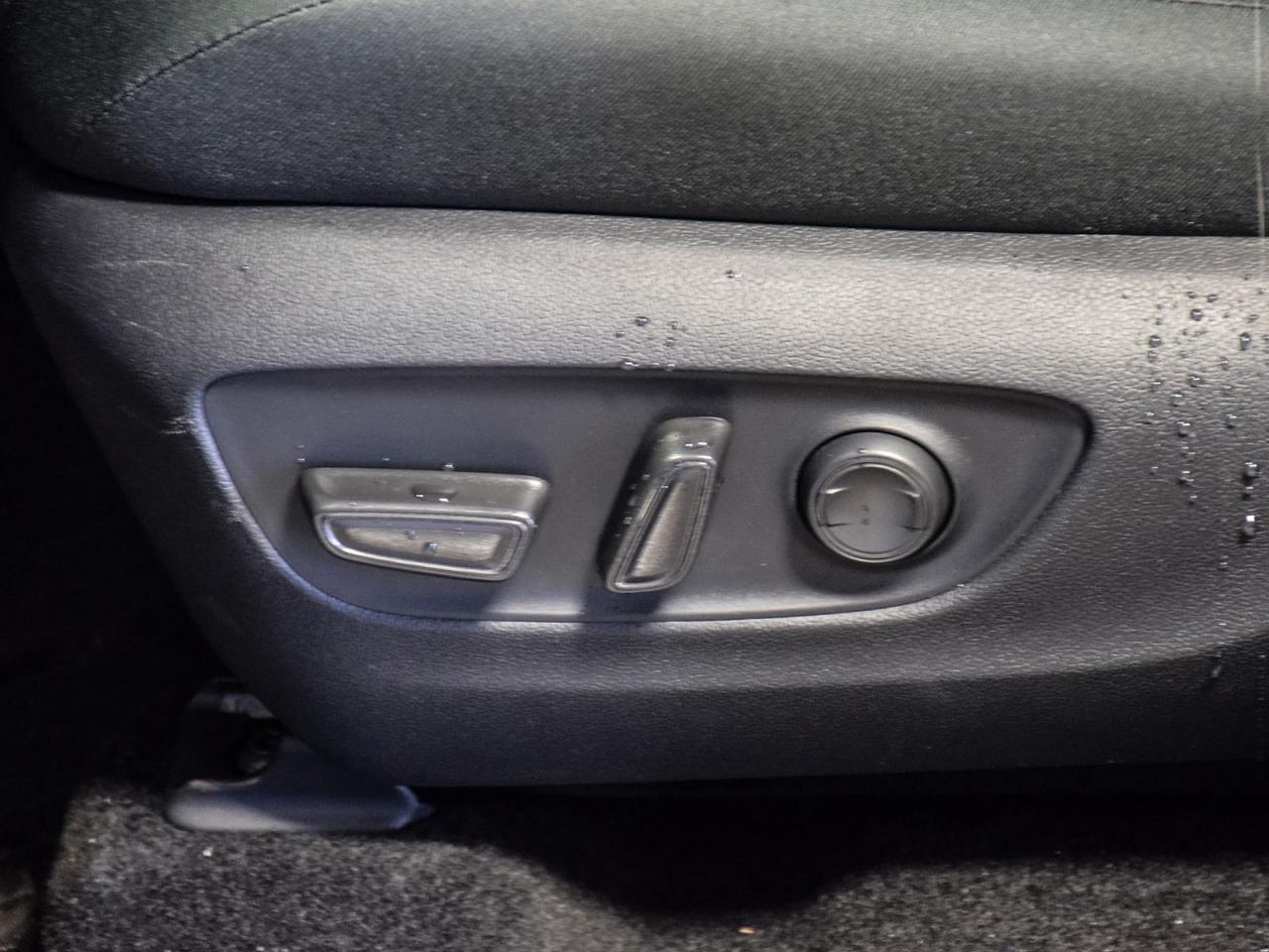 2025 Toyota RAV4 Hybrid XLE Photo