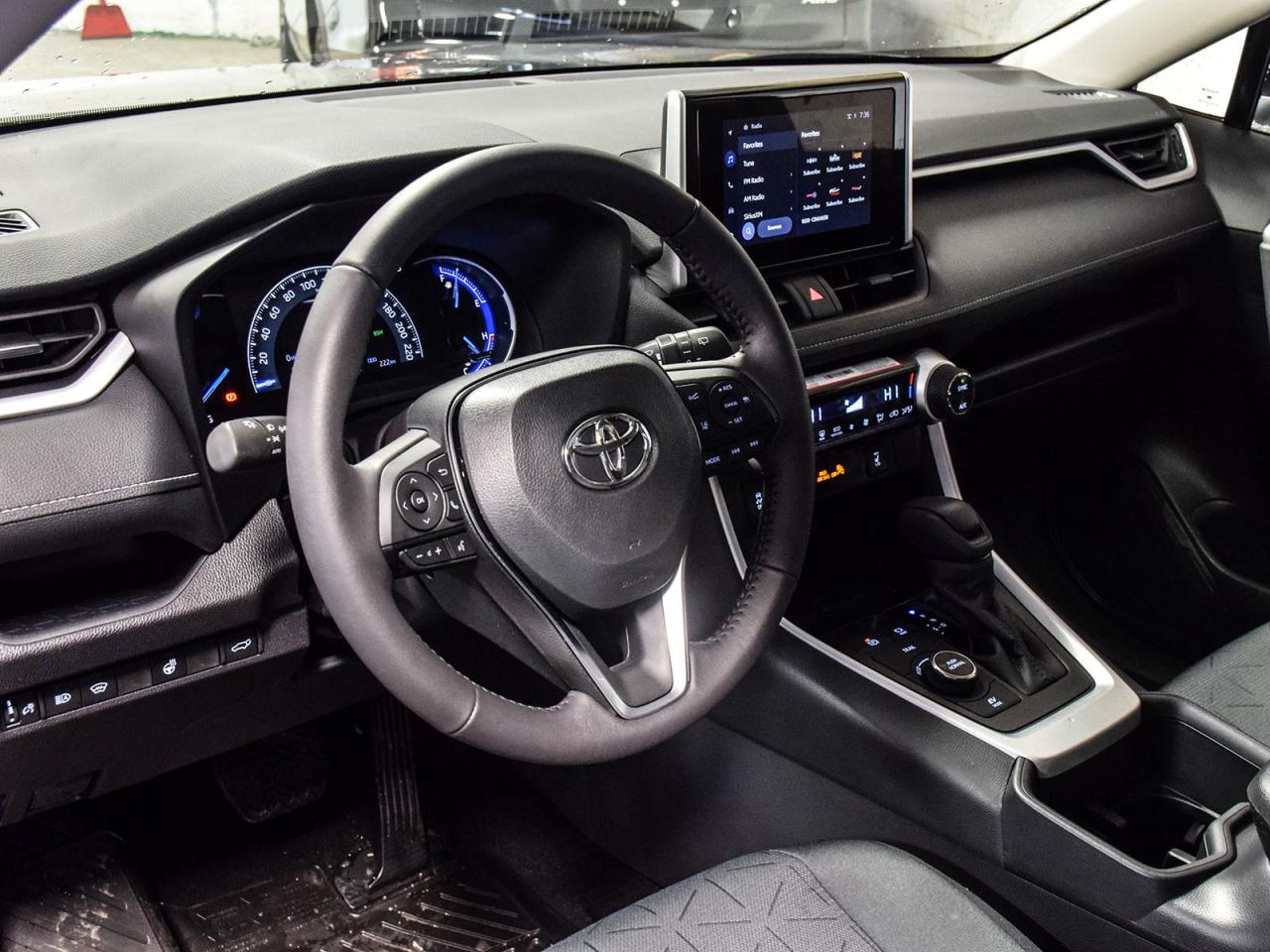 2025 Toyota RAV4 Hybrid XLE Photo