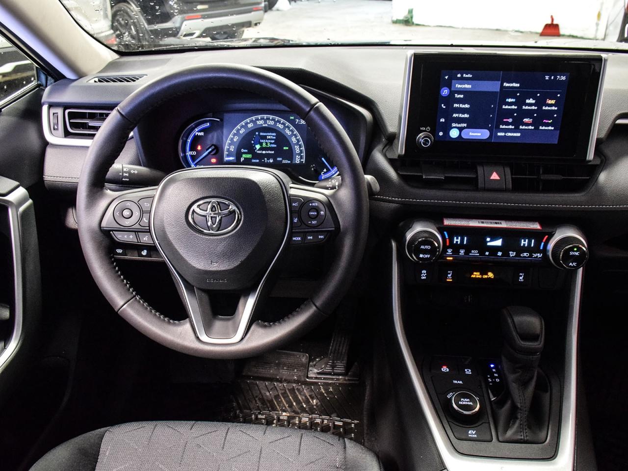 2025 Toyota RAV4 Hybrid XLE Photo