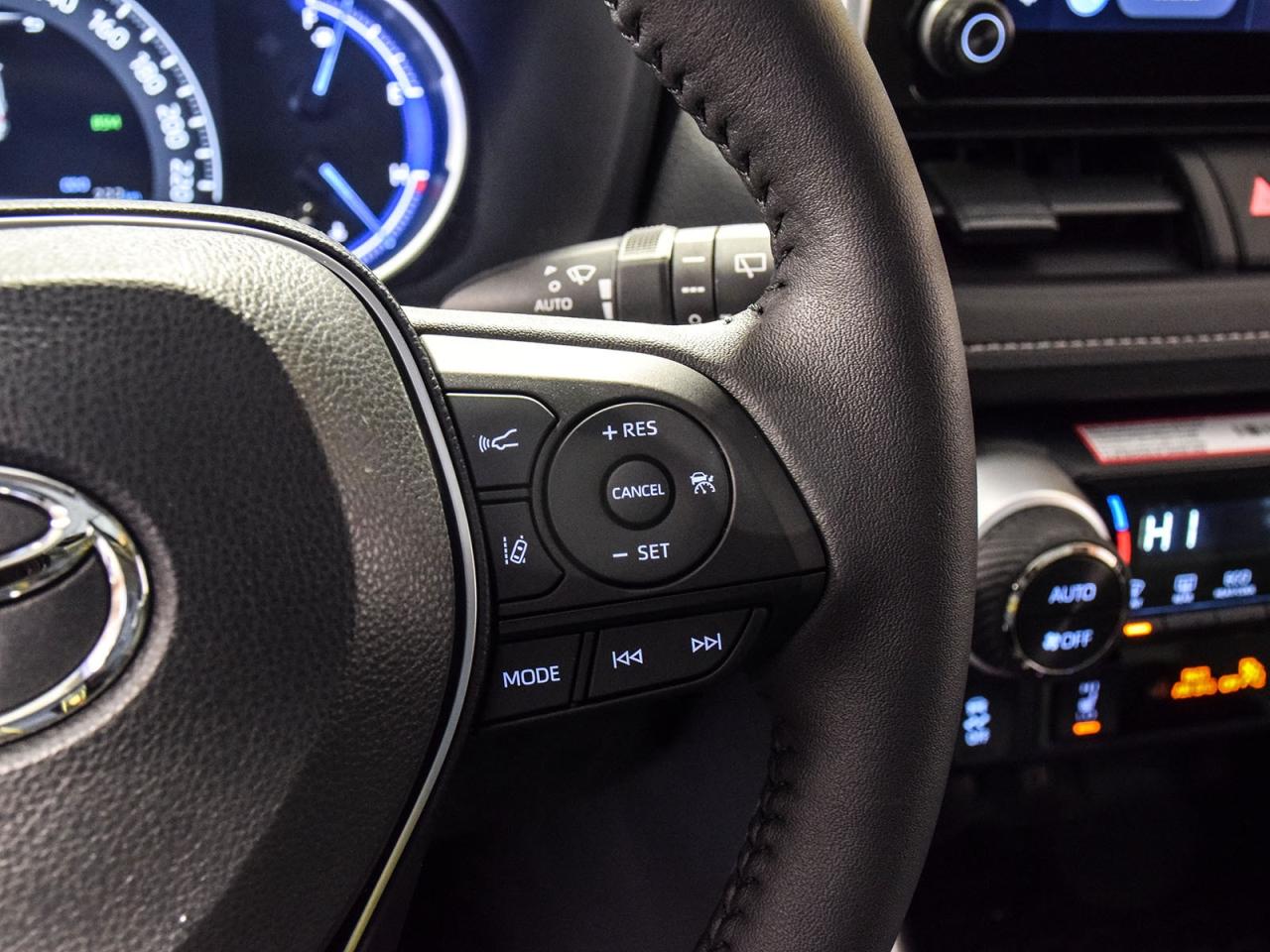 2025 Toyota RAV4 Hybrid XLE Photo