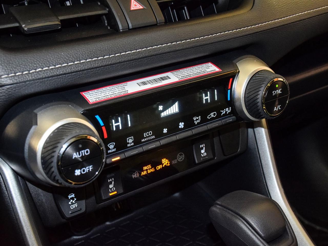 2025 Toyota RAV4 Hybrid XLE Photo