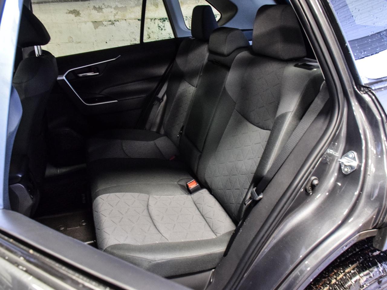 2025 Toyota RAV4 Hybrid XLE Photo