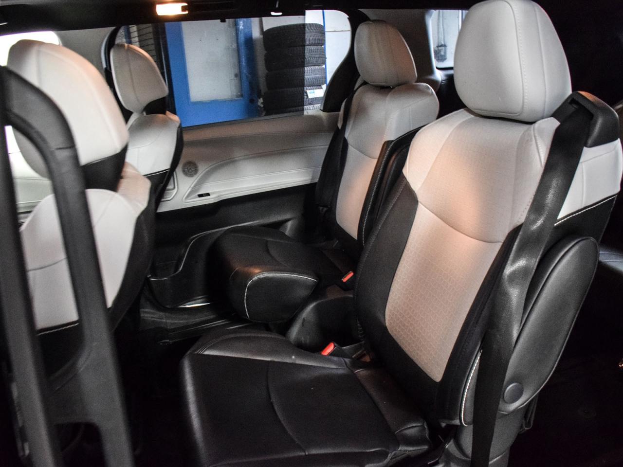 2025 Toyota Sienna XSE Photo