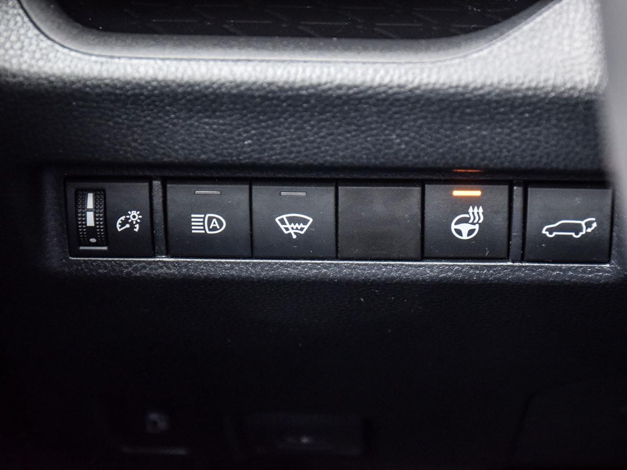 2022 Toyota RAV4 Hybrid XLE Photo