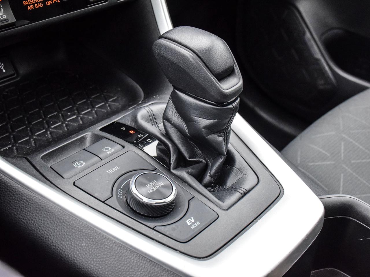 2022 Toyota RAV4 Hybrid XLE Photo