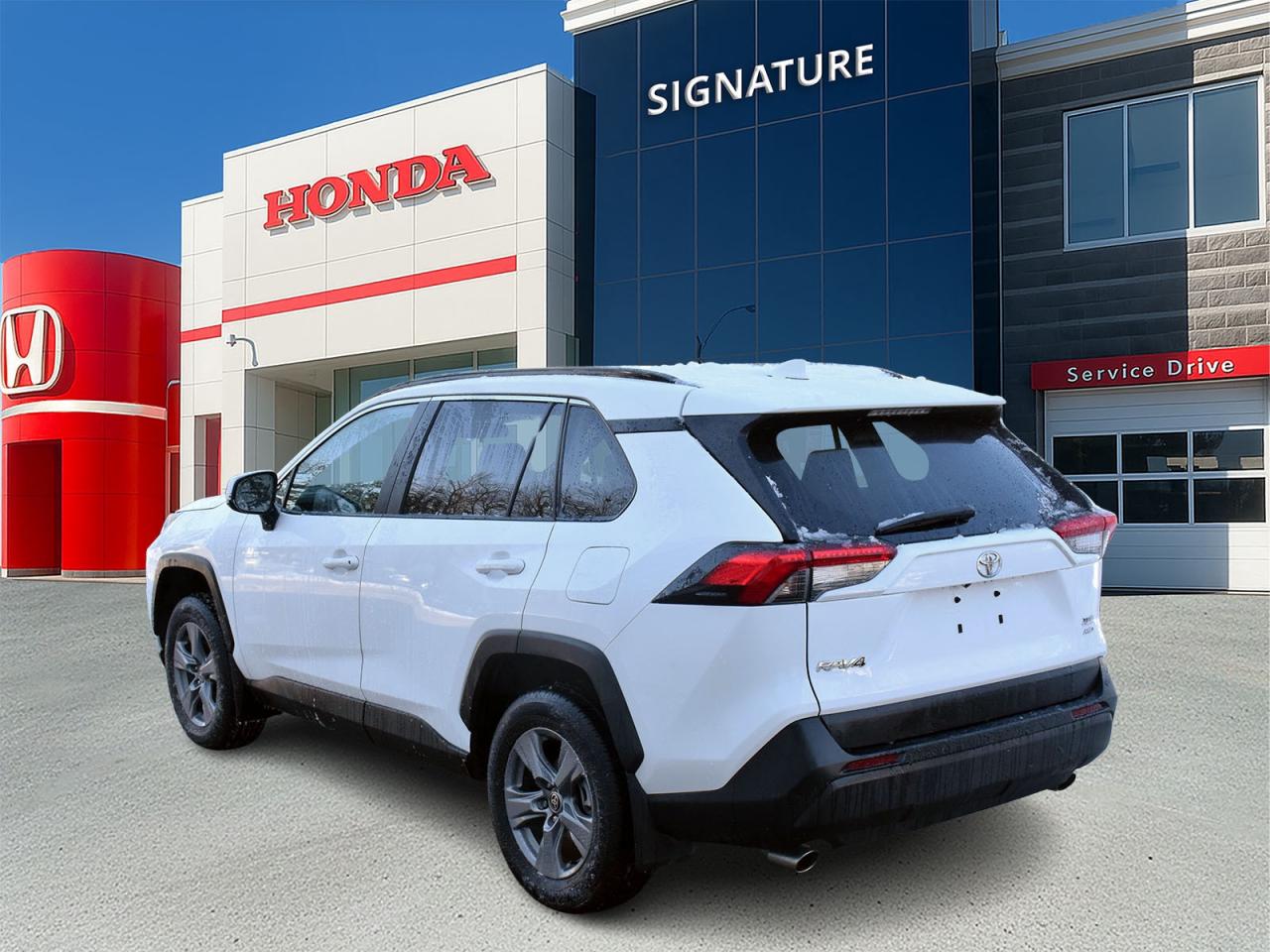 2022 Toyota RAV4 XLE Photo