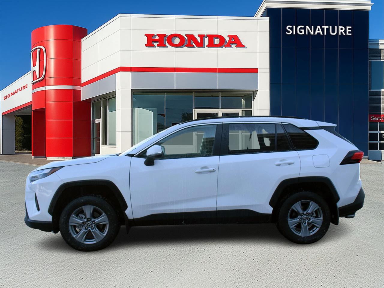 2022 Toyota RAV4 XLE Photo