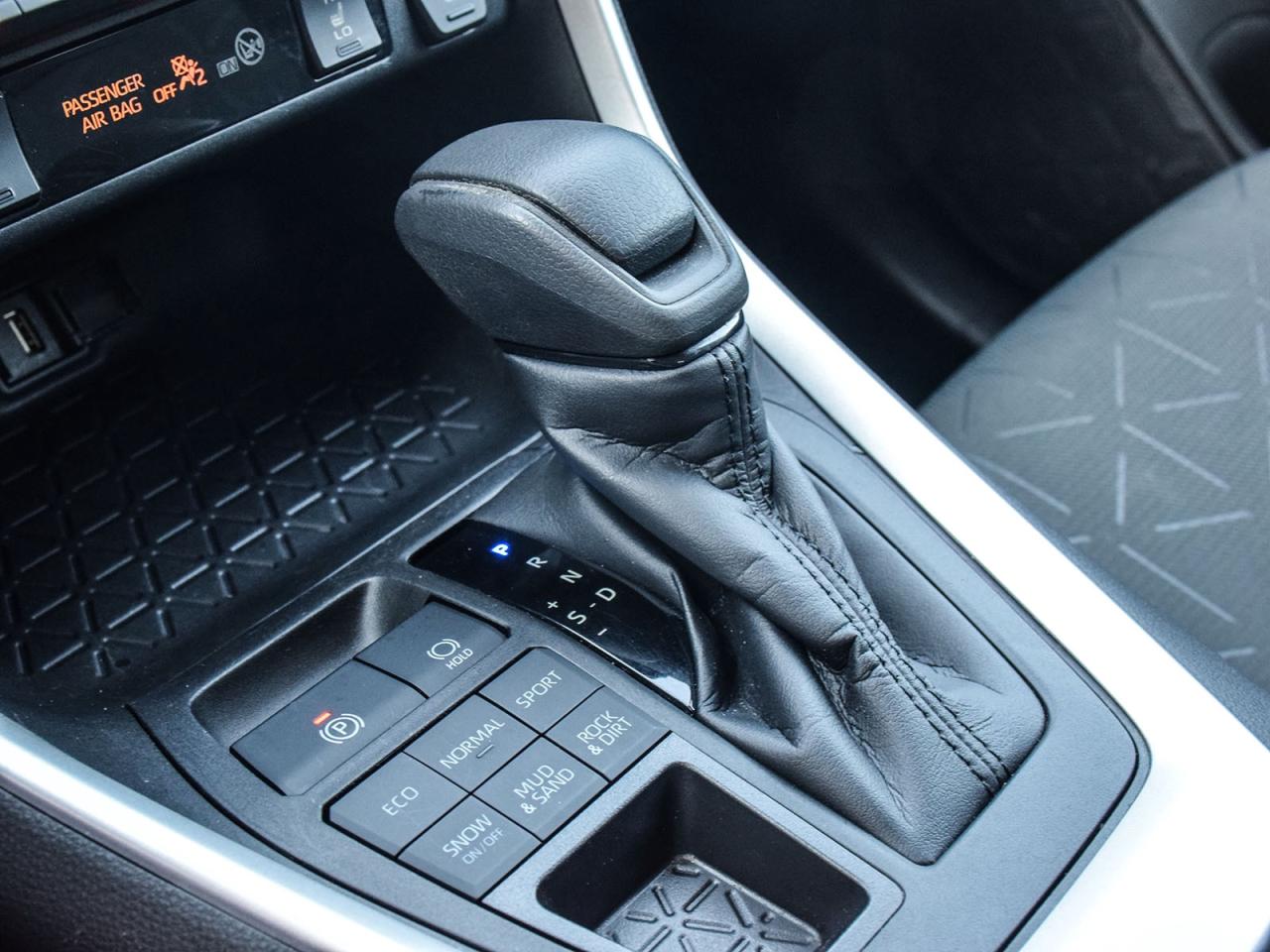 2022 Toyota RAV4 XLE Photo