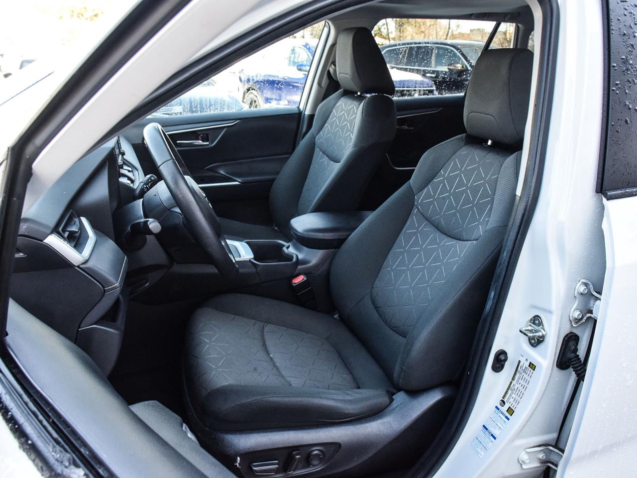 2022 Toyota RAV4 XLE Photo