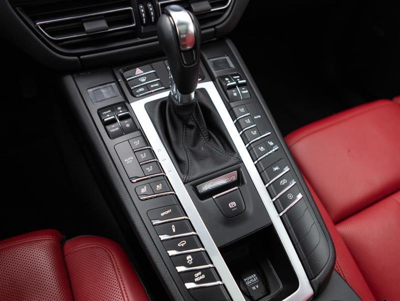 2021 Porsche Macan GTS Photo