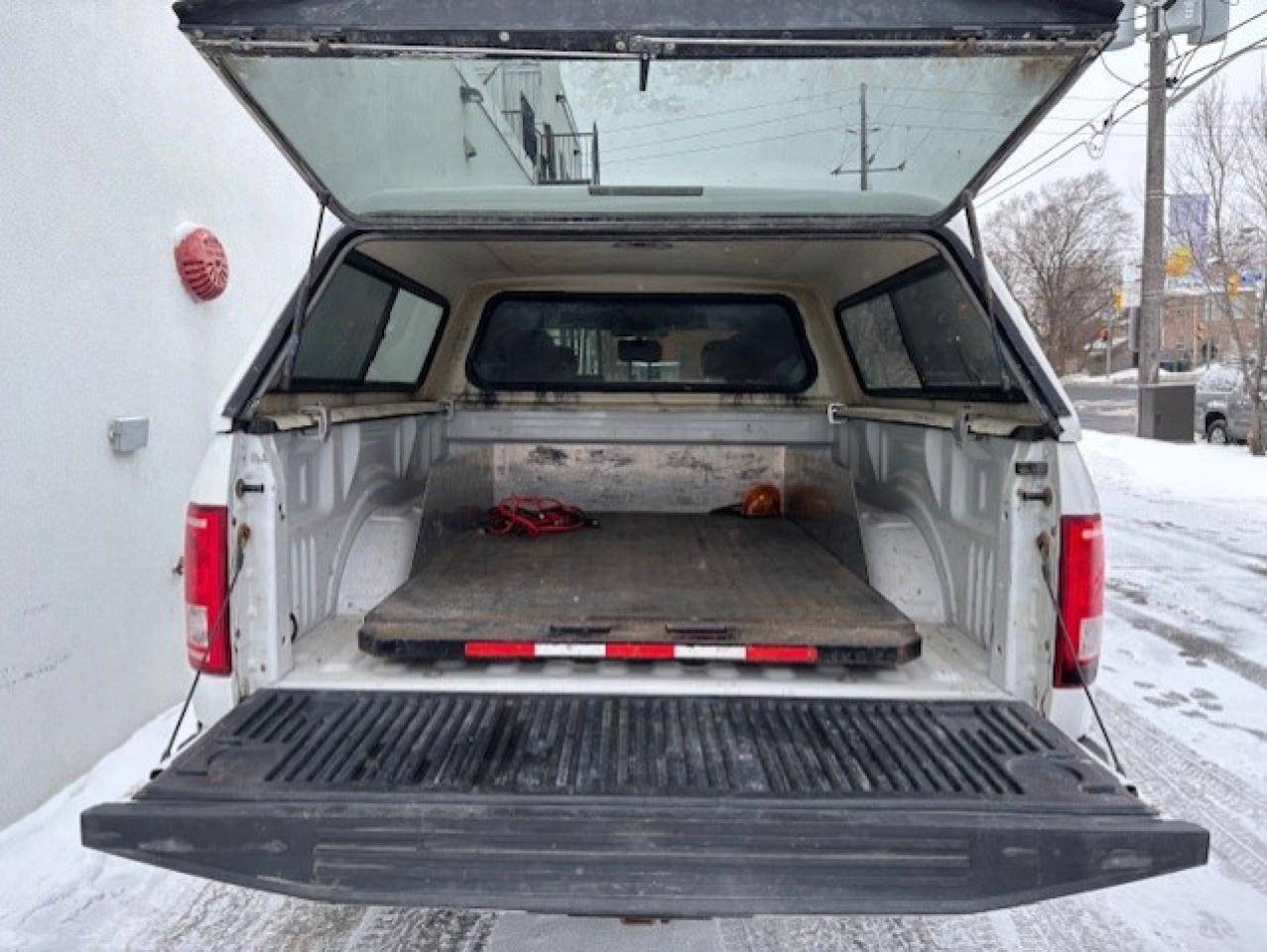 2017 Ford F-150 XLT 4WD SUPER CREW-CAMERA-CAP-NEW TIRES-CERTIFIED! Photo