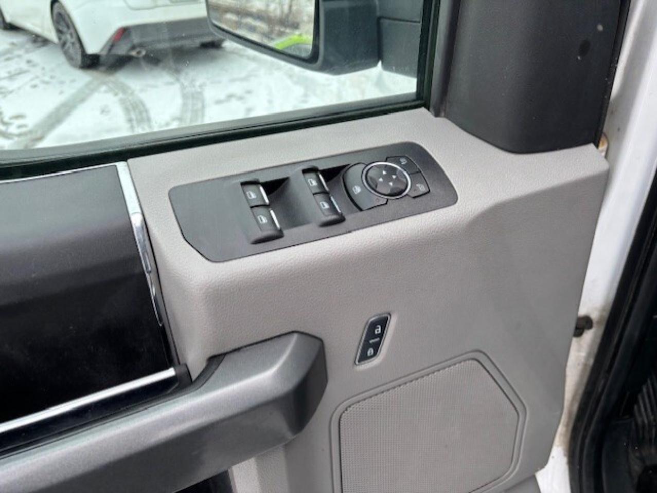 2017 Ford F-150 XLT 4WD SUPER CREW-CAMERA-CAP-NEW TIRES-CERTIFIED! Photo