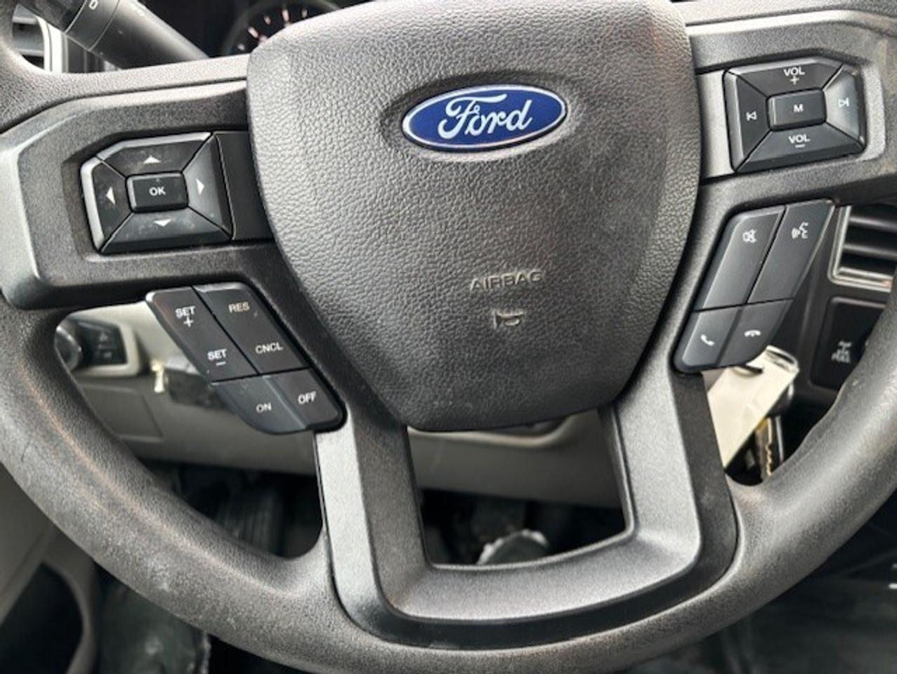 2017 Ford F-150 XLT 4WD SUPER CREW-CAMERA-CAP-NEW TIRES-CERTIFIED! Photo