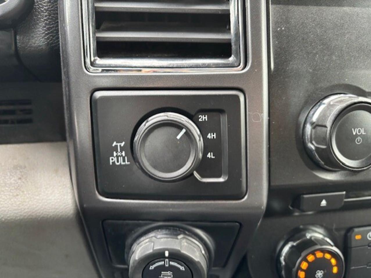 2017 Ford F-150 XLT 4WD SUPER CREW-CAMERA-CAP-NEW TIRES-CERTIFIED! Photo