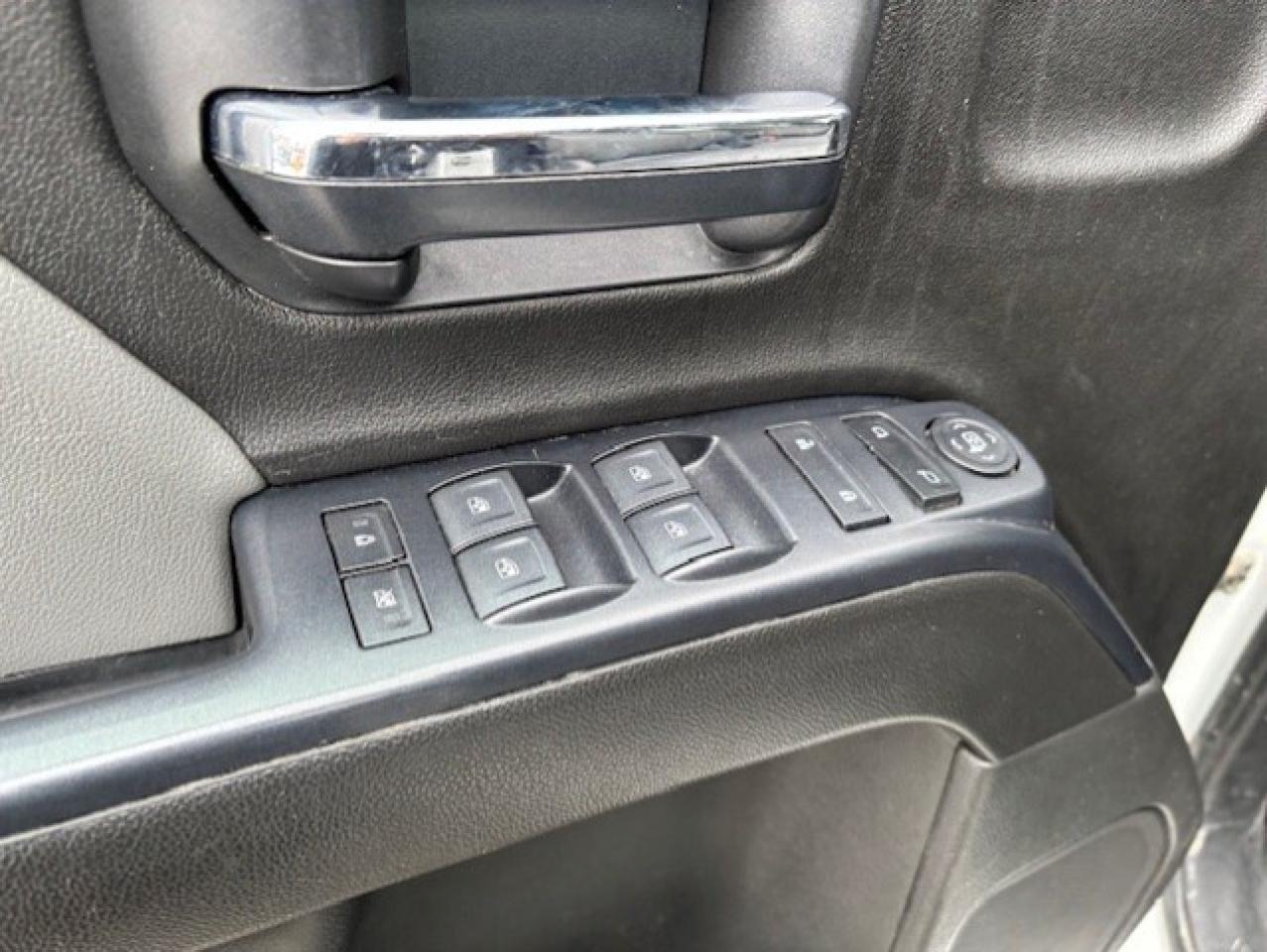 2018 Chevrolet Silverado 1500 LS 4WD **V8 CREW CAB-CAMERA-TOW PKG-CERTIFIED** Photo