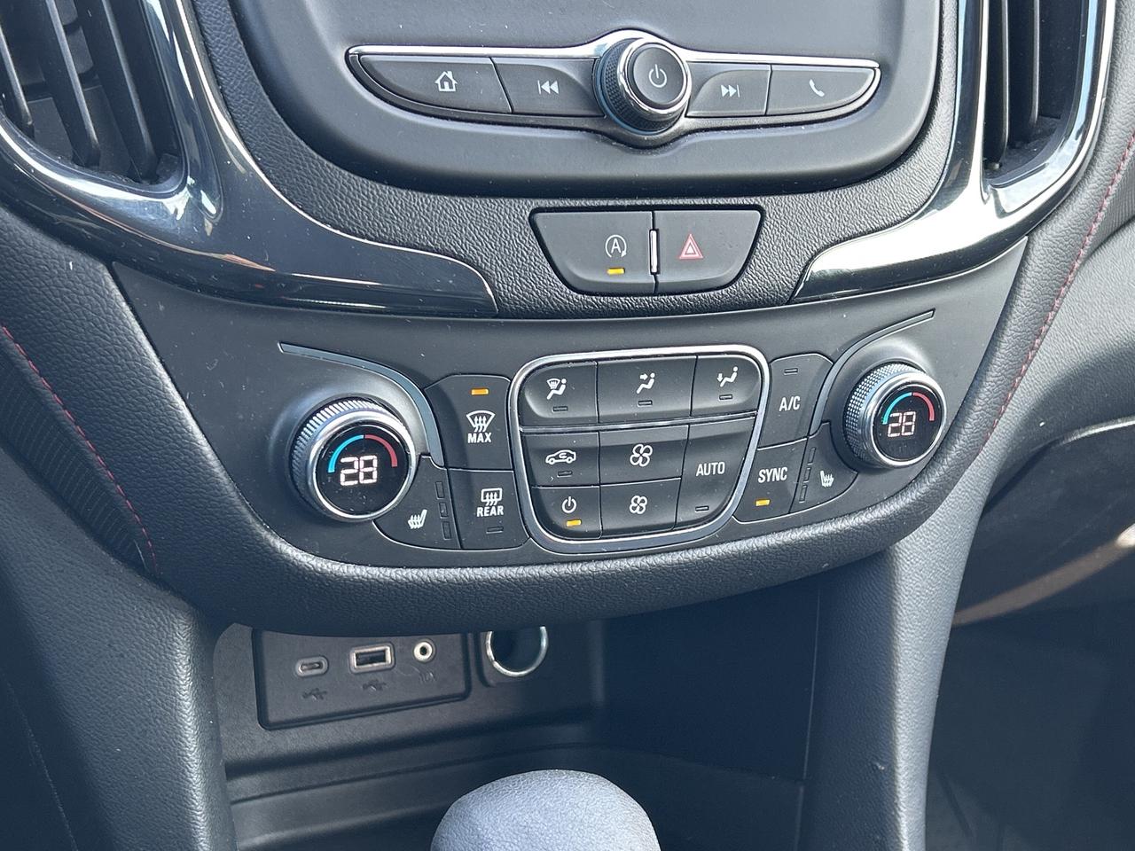 2022 Chevrolet Equinox RS, AWD, REMOTE START, HEATED CLOTH, ONLY 59 000KM Photo
