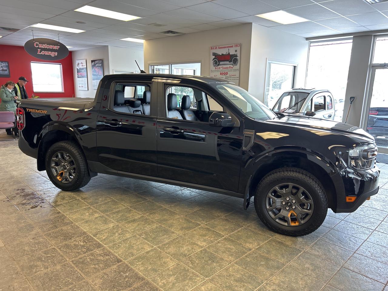2023 Ford Maverick LARIAT, CLEAN CARFAX, HEATED LEATHER, REMOTE START Photo
