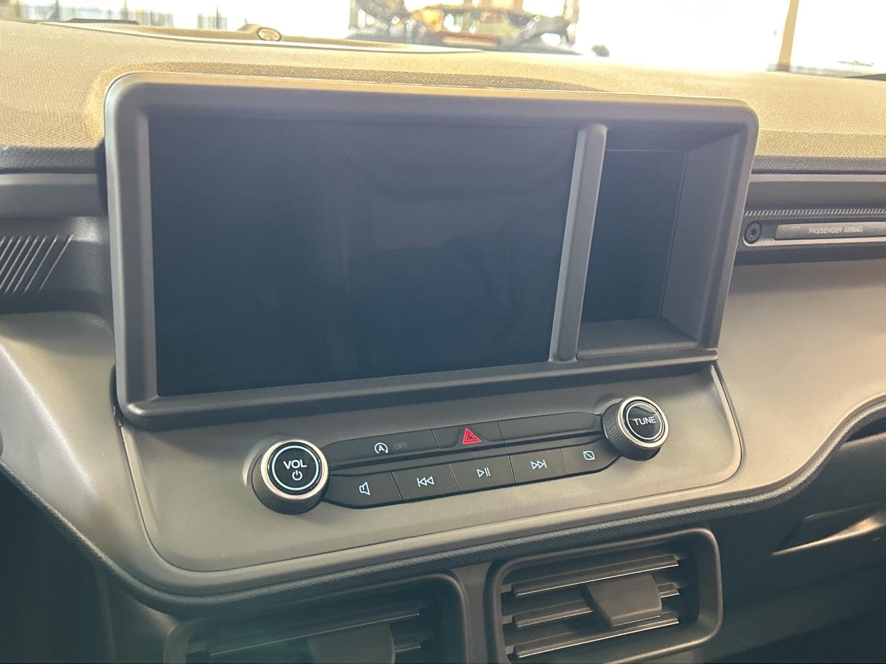 2023 Ford Maverick LARIAT, CLEAN CARFAX, HEATED LEATHER, REMOTE START Photo