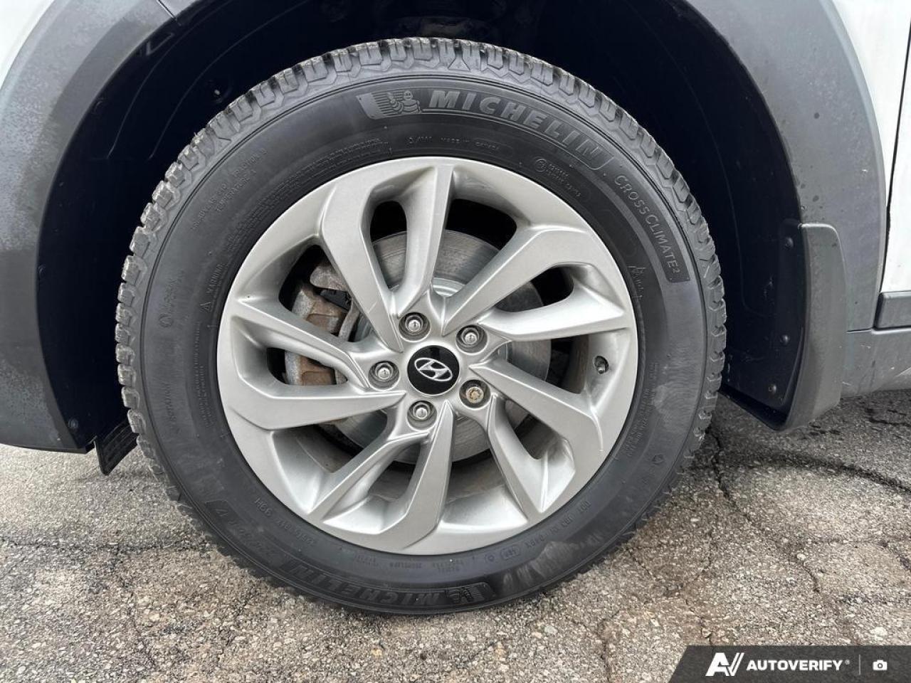 2016 Hyundai Tucson Luxury BACKUP CAM   BLUETOOTH   HTD SEATS   KEYLES Photo