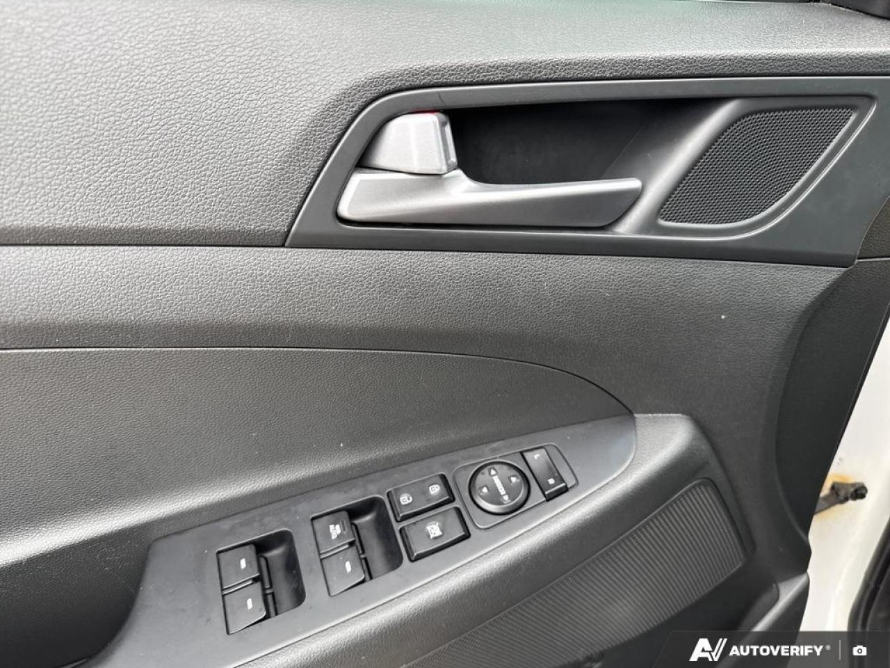 2016 Hyundai Tucson Luxury BACKUP CAM   BLUETOOTH   HTD SEATS   KEYLES Photo