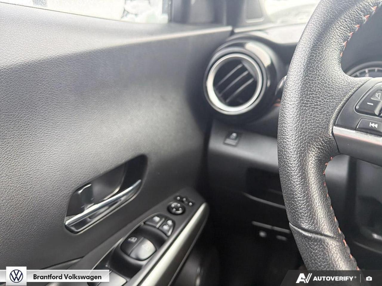 2019 Nissan Kicks SR Photo