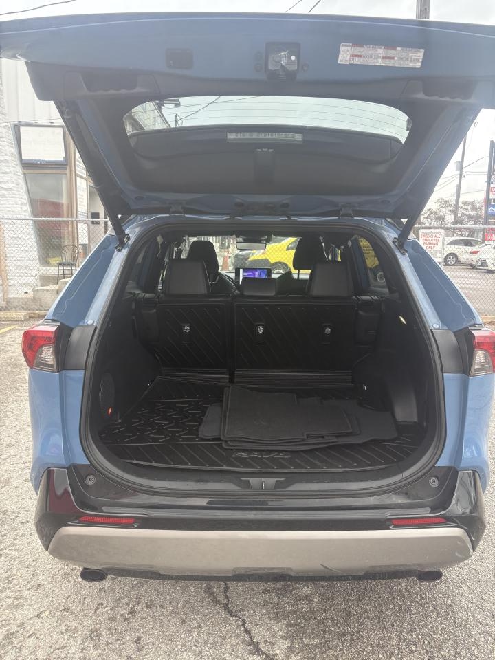 2023 Toyota RAV4 HYBRID XSE AWD Photo4