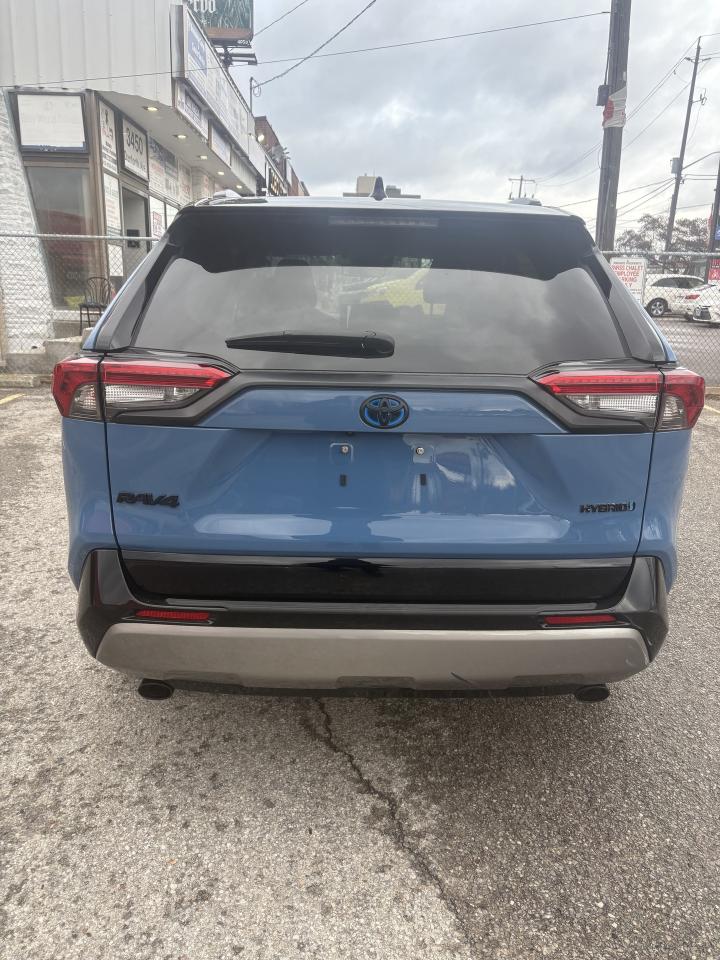 2023 Toyota RAV4 HYBRID XSE AWD Photo