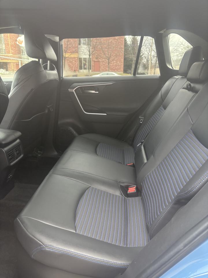 2023 Toyota RAV4 HYBRID XSE AWD Photo